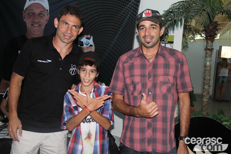 [28-07] Atacante Mota visita Exposição Clubes do Coração - 14