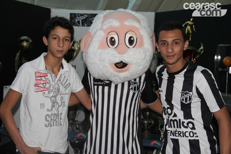[28-07] Atacante Mota visita Exposição Clubes do Coração - 18