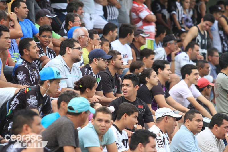 [06-01] Torcida comparece no Estádio Vovozão - 1
