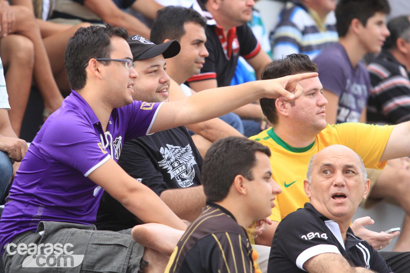 [06-01] Torcida comparece no Estádio Vovozão - 2