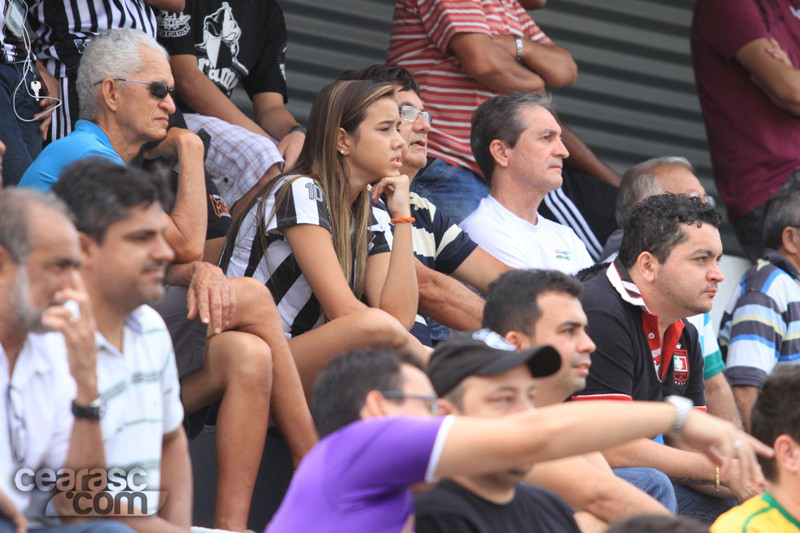 [06-01] Torcida comparece no Estádio Vovozão - 3