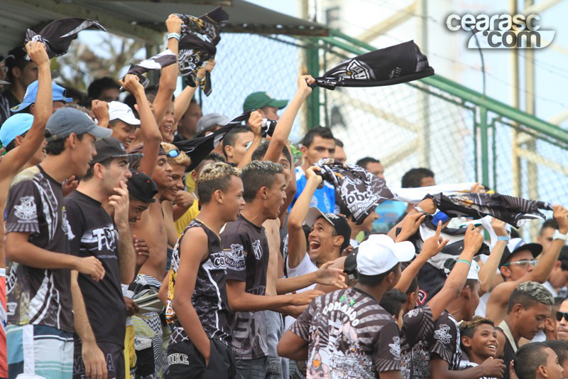 [06-01] Torcida comparece no Estádio Vovozão - 7