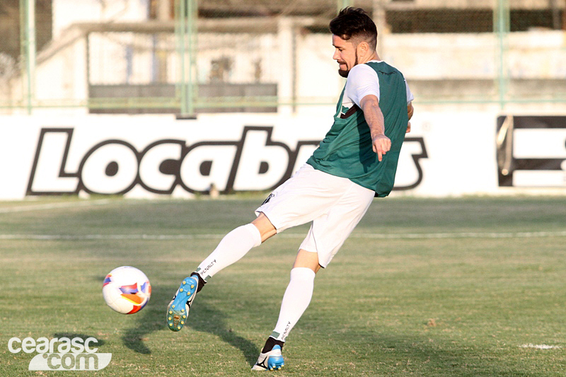 [16-06] Treino de passes e finalizações - 14