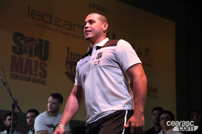 [26-02] Lançamento dos uniformes 2015 - Desfile - 4