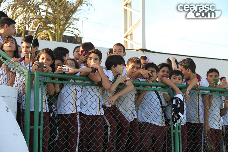 [05-11] Alunos do Colégio Silvia Helena visitam a sede do Vozão - 01 - 10