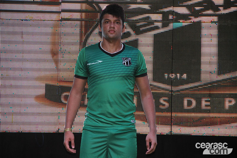 [26-02] Lançamento dos uniformes 2015 - Desfile - 13