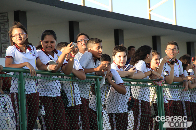 [05-11] Alunos do Colégio Silvia Helena visitam a sede do Vozão - 01 - 11