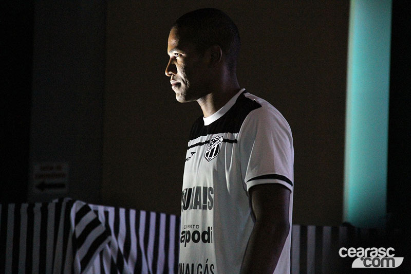 [26-02] Lançamento dos uniformes 2015 - Desfile - 19