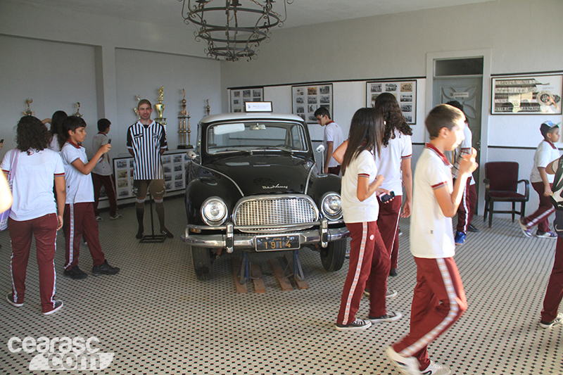 [05-11] Alunos do Colégio Silvia Helena visitam a sede do Vozão - 01 - 19