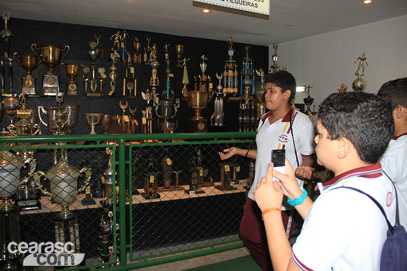 [05-11] Alunos do Colégio Silvia Helena visitam a sede do Vozão - 02 - 8