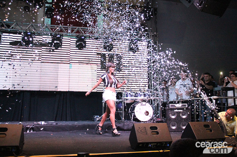 [26-02] Lançamento dos uniformes 2015 - Desfile - 34