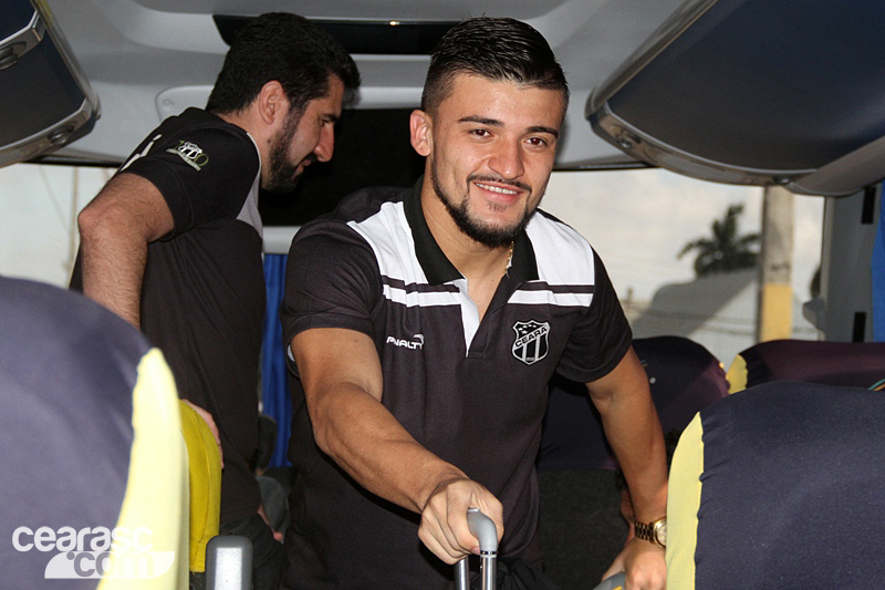 [29-10] Torcida apóia o time do embarque - 4