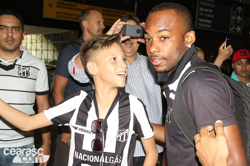 [29-10] Torcida apóia o time do embarque - 6