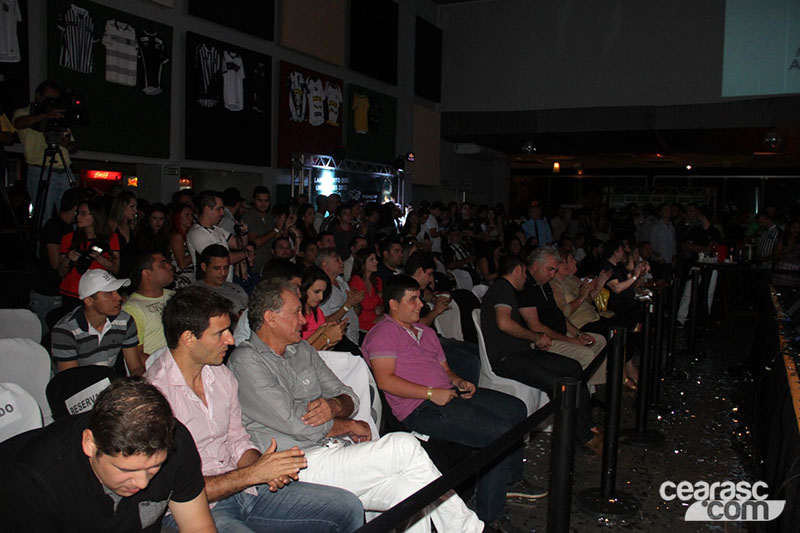[26-02] Lançamento dos uniformes 2015 - Desfile - 55