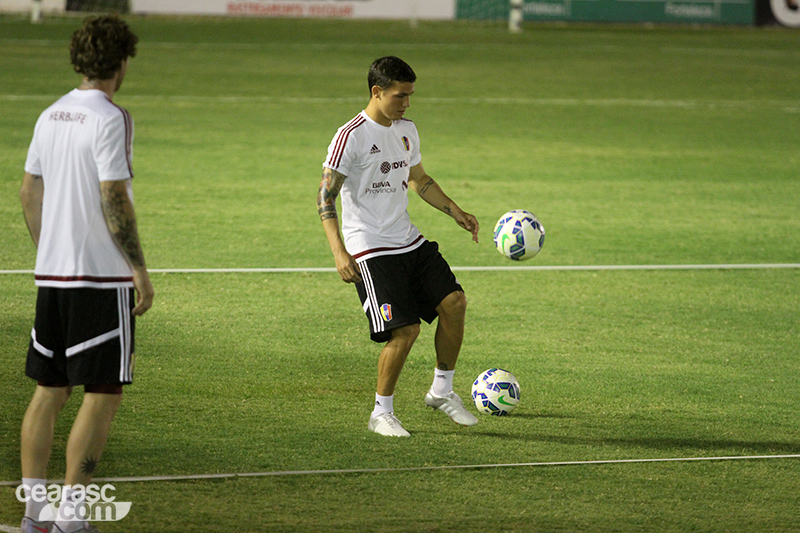 [10-10] Seleção Venezuelana treina em Porangabuçu - 10