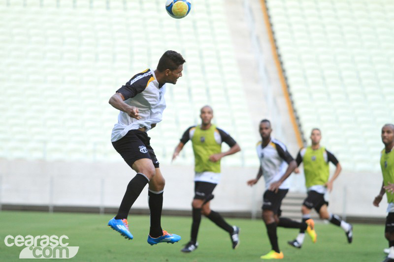[10-01] Treino coletivo - Arena Castelão - 18