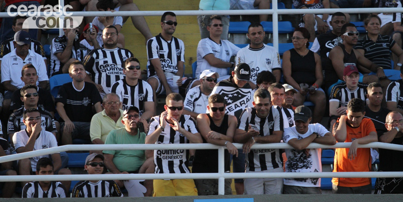 [29-04] Ceará 4 x 0 Tiradentes - TORCIDA - 10