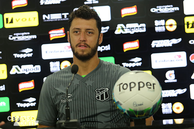 [11- 01-2017] - Entrevistas Coletiva - Felipe Menezes e Lucas - 1