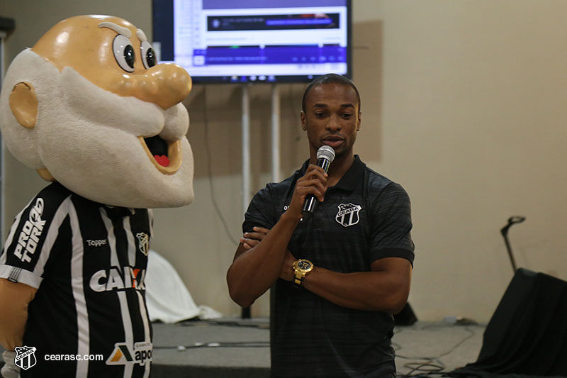 [05-09-2017] Vovo vai a Escola - Logos - 5