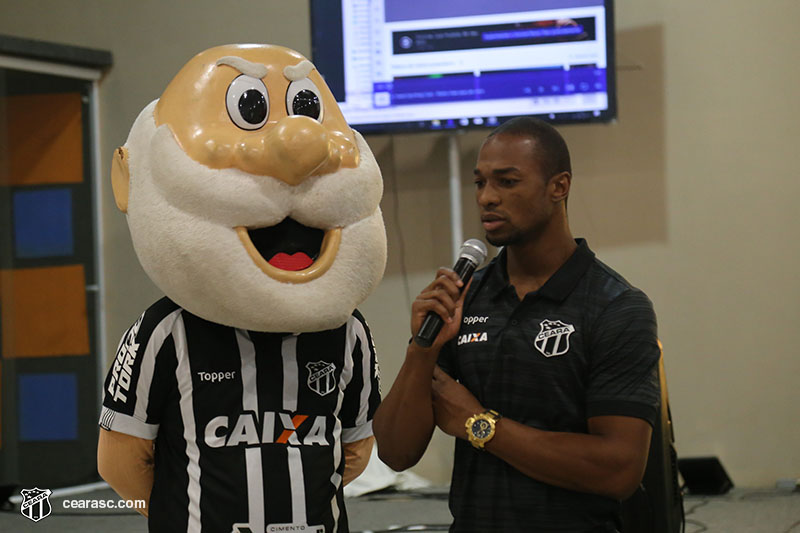 [05-09-2017] Vovo vai a Escola - Logos - 6