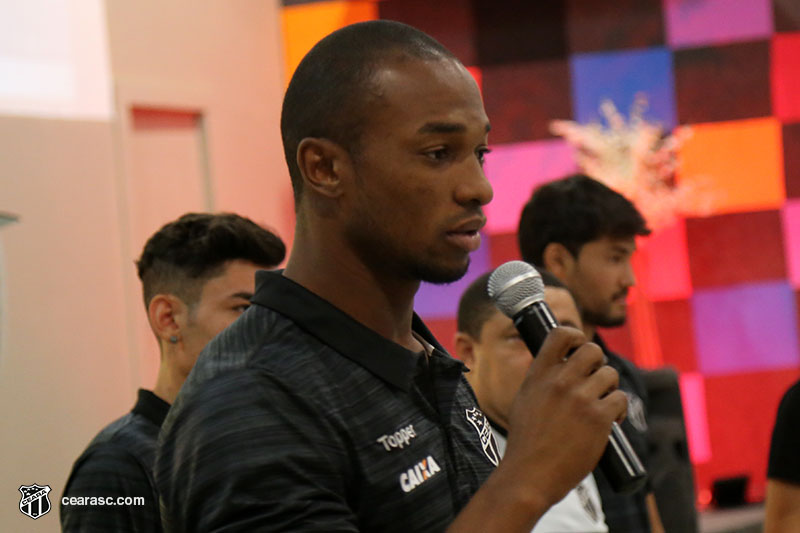 [05-09-2017] Vovo vai a Escola - Logos - 11