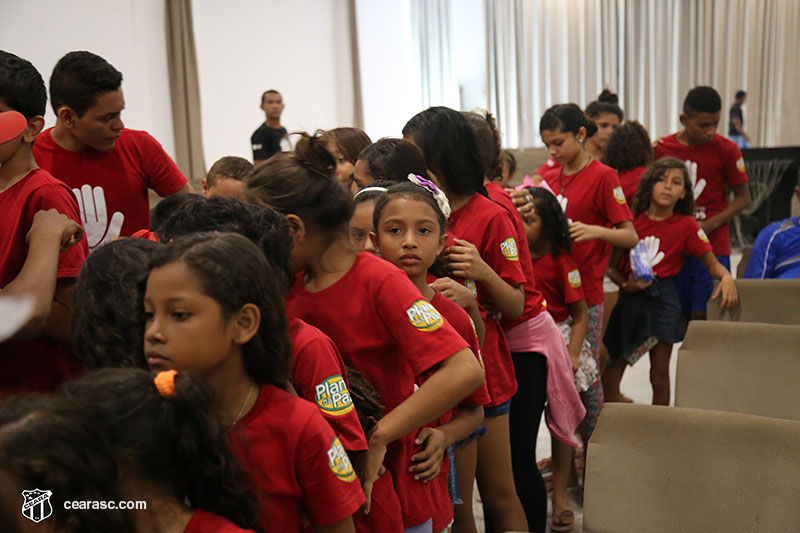 [05-09-2017] Vovo vai a Escola - Logos - 19