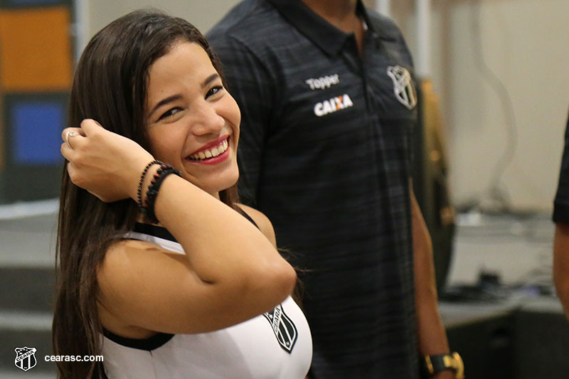 [05-09-2017] Vovo vai a Escola - Logos - 37