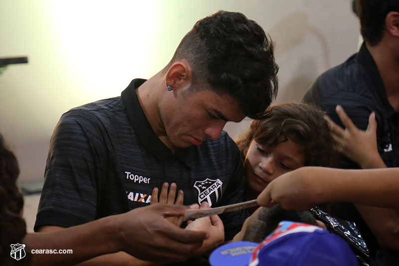 [05-09-2017] Vovo vai a Escola - Logos - 68