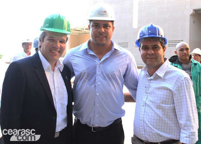 [25-05] Ronaldo recebe camisa do Ceará - 6