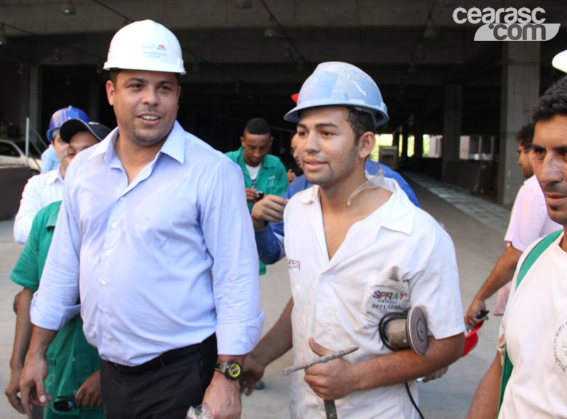 [25-05] Ronaldo recebe camisa do Ceará - 7