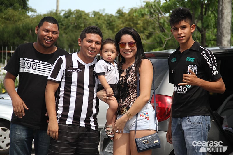 [12-04] Desembarque do elenco alvinegro - 22