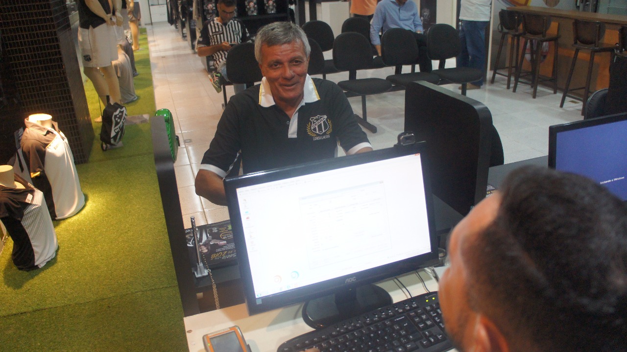 Zé Eduardo visitou a Loja Oficial  - 6