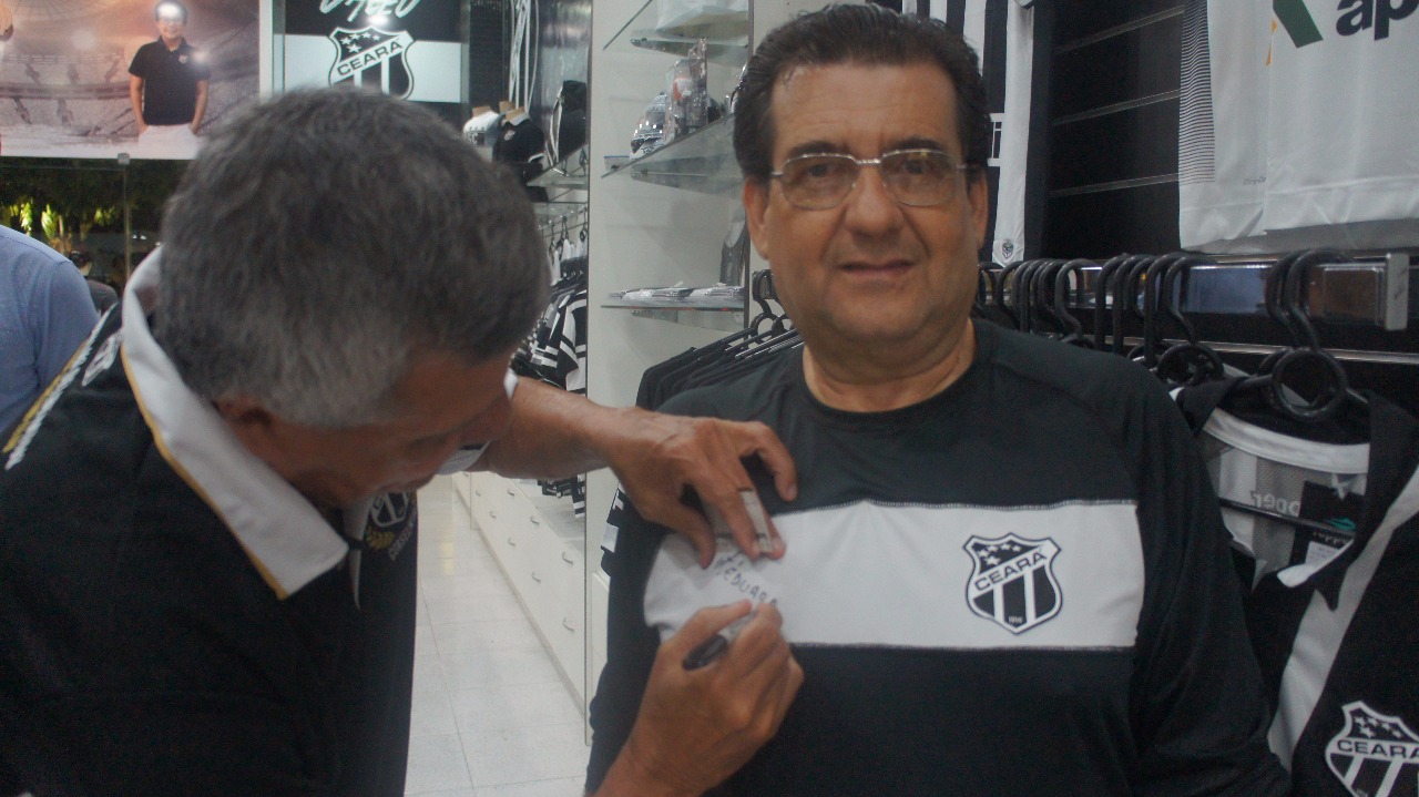 Zé Eduardo visitou a Loja Oficial  - 14