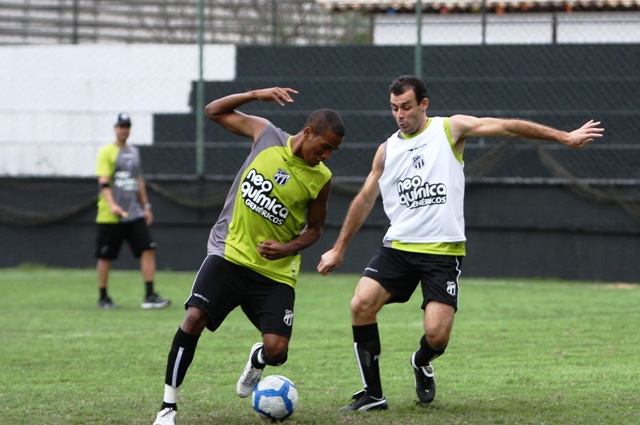 [07-09] Ceará treina no RJ - 13