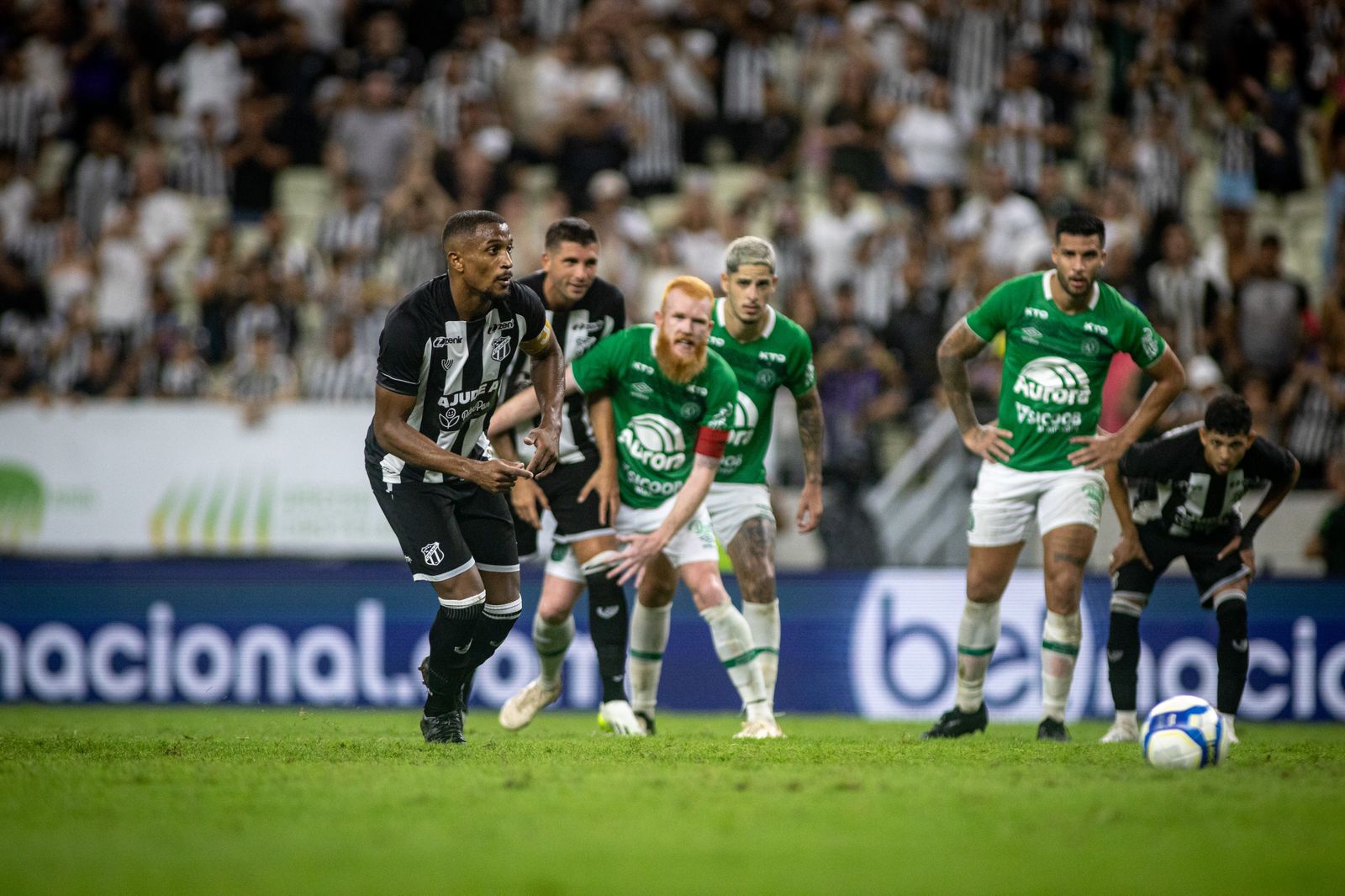 Camp. Brasileiro: Ceará vira nos acréscimos e vence a Chapecoense por 2x1