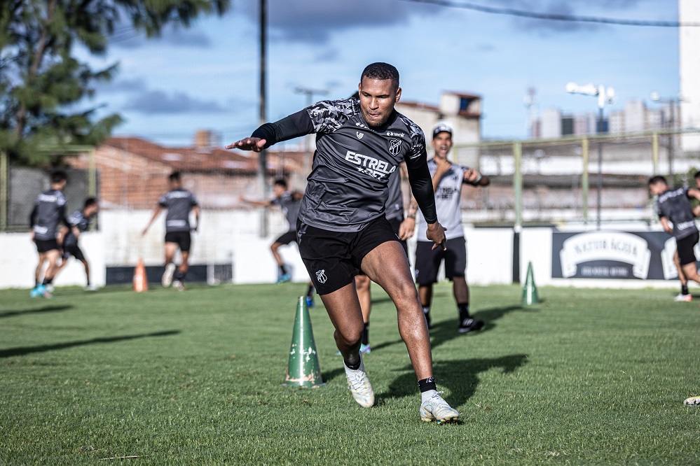 Treino tático marca o segundo dia de atividades para a final do estadual