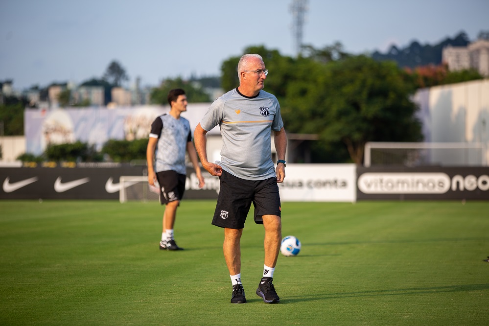 Dorival Júnior valoriza empenho do seu time: “Nossa equipe tá se entregando e se dedicando ao máximo”