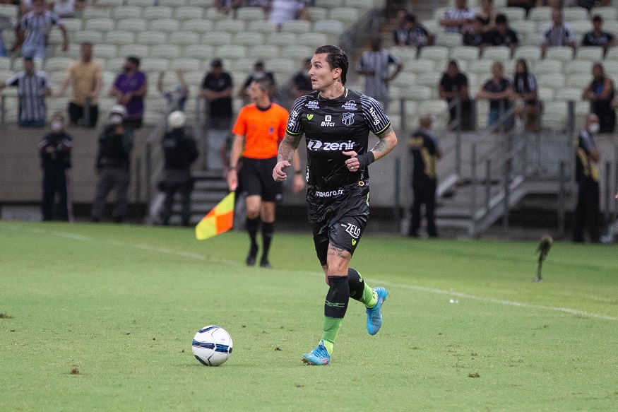 Vina pede atenção para o jogo contra o CRB: “É um jogo extremamente difícil e temos que entrar ligados”