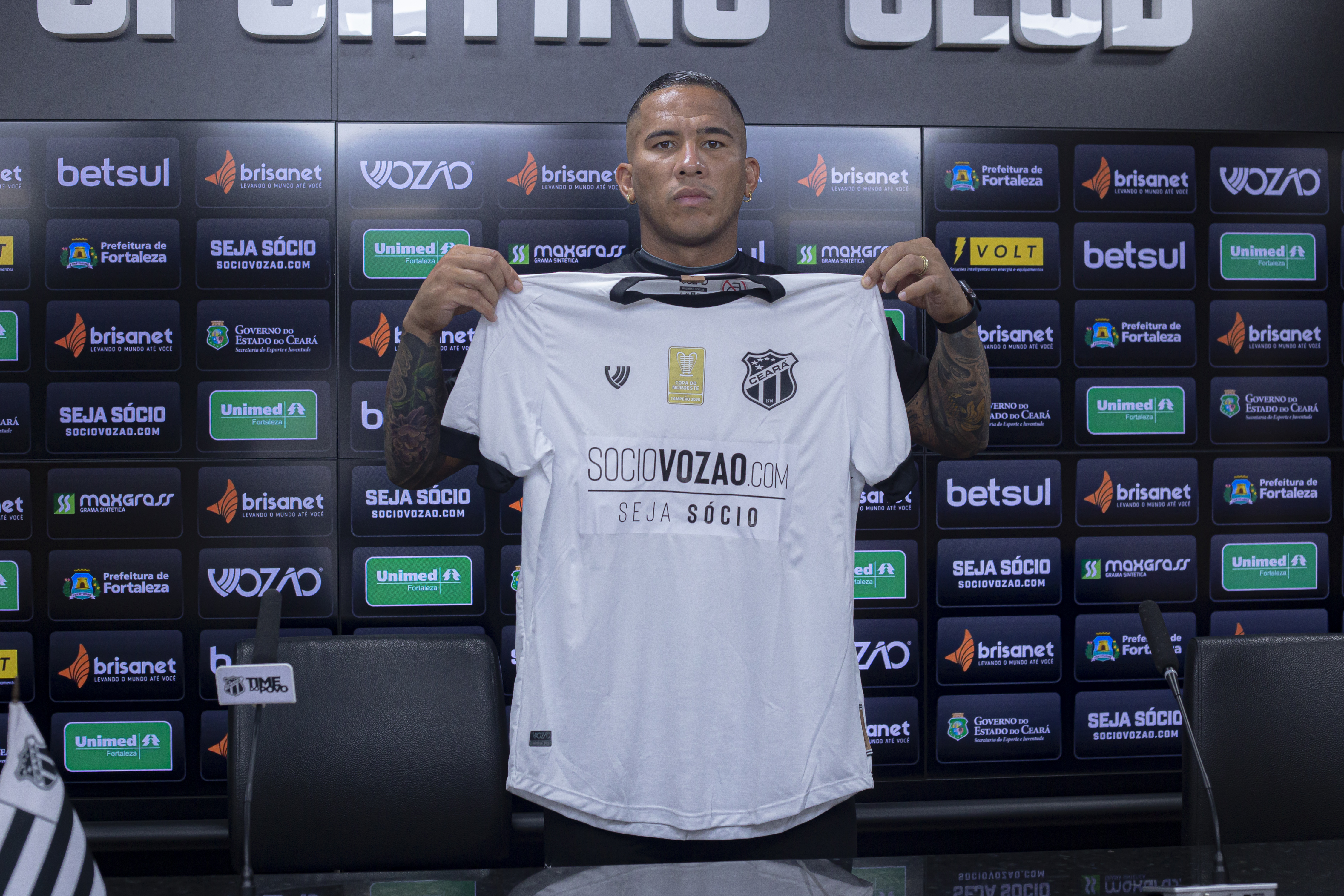 Jael, novo camisa 9 do Vozão, é oficialmente apresentado à imprensa