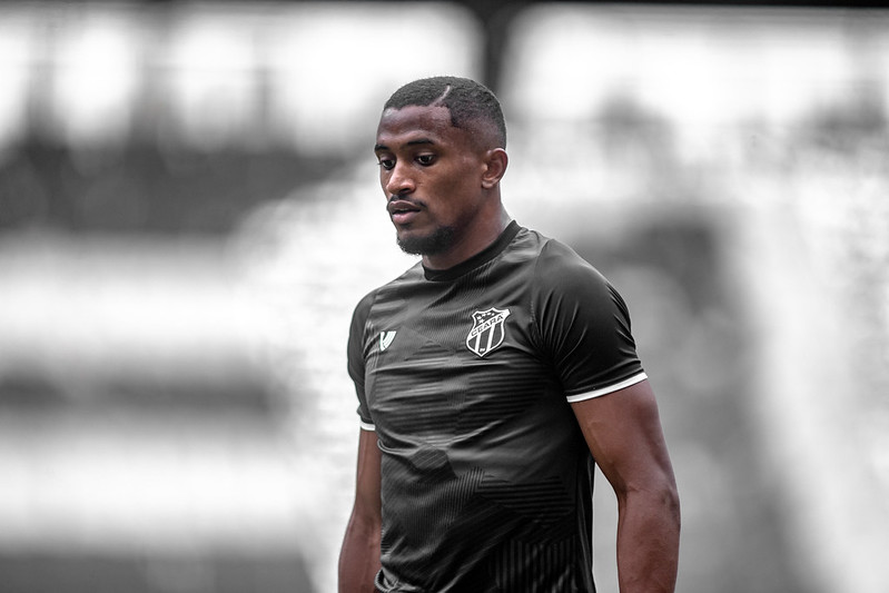 Em coletiva guiada, Saulo fala sobre oportunidade no time titular e busca por objetivos na reta final da Série A