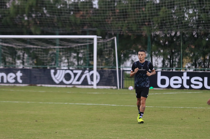 Em Porangabuçu, Ceará faz último treinamento em solo cearense antes da viagem para enfrentar a Chapecoense