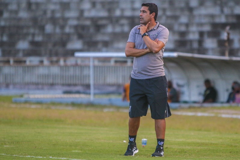Fut. Feminino: Erivelton Viana é efetivado no cargo de treinador do Time do Povo na modalidade