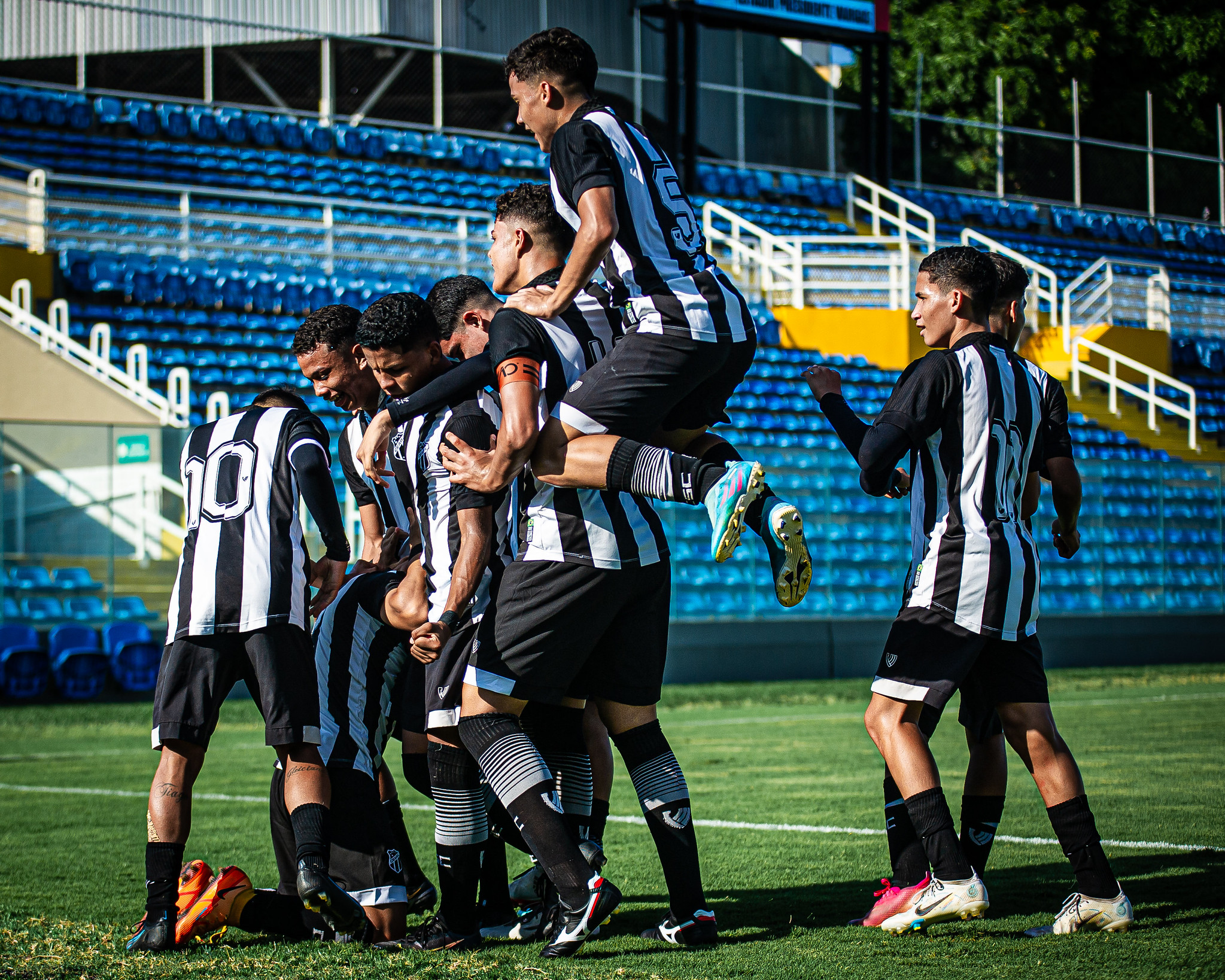 Sub-15: Ceará bate o Fortaleza e dispara na liderança do Campeonato Cearense