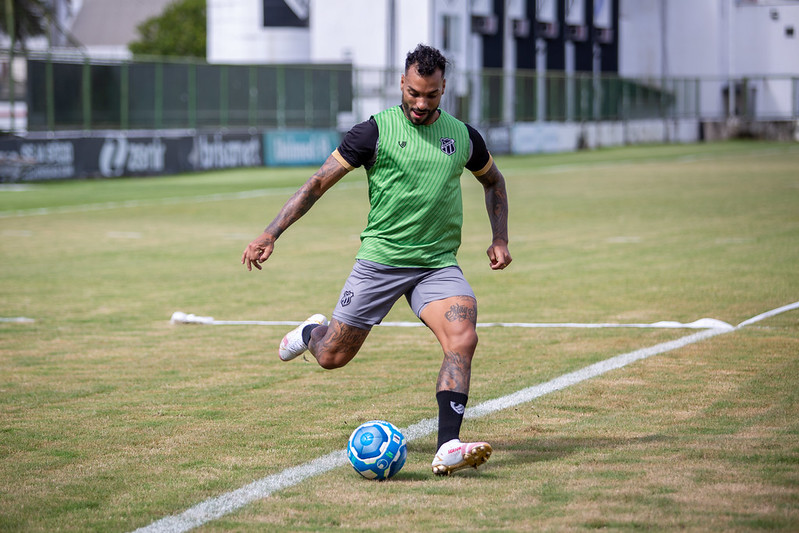 Reapresentação do elenco alvinegro acontece neste domingo