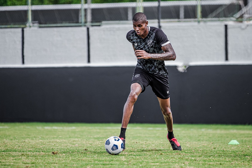 Cléber: “A gente precisa dessa vitória pra subir na tabela e vamos em busca dela, mesmo fora de casa”