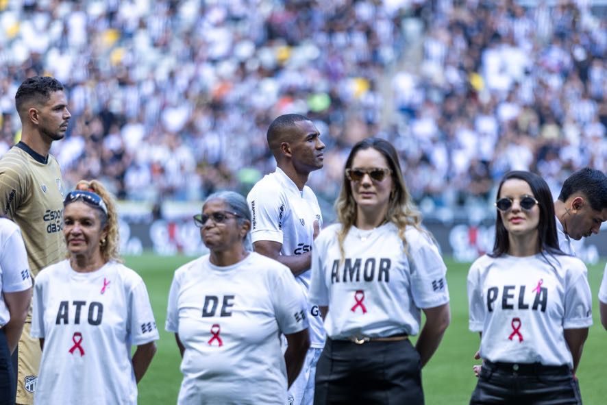 Consulado Alvinegro realiza ação com sócias-torcedoras em alusão ao Outubro Rosa