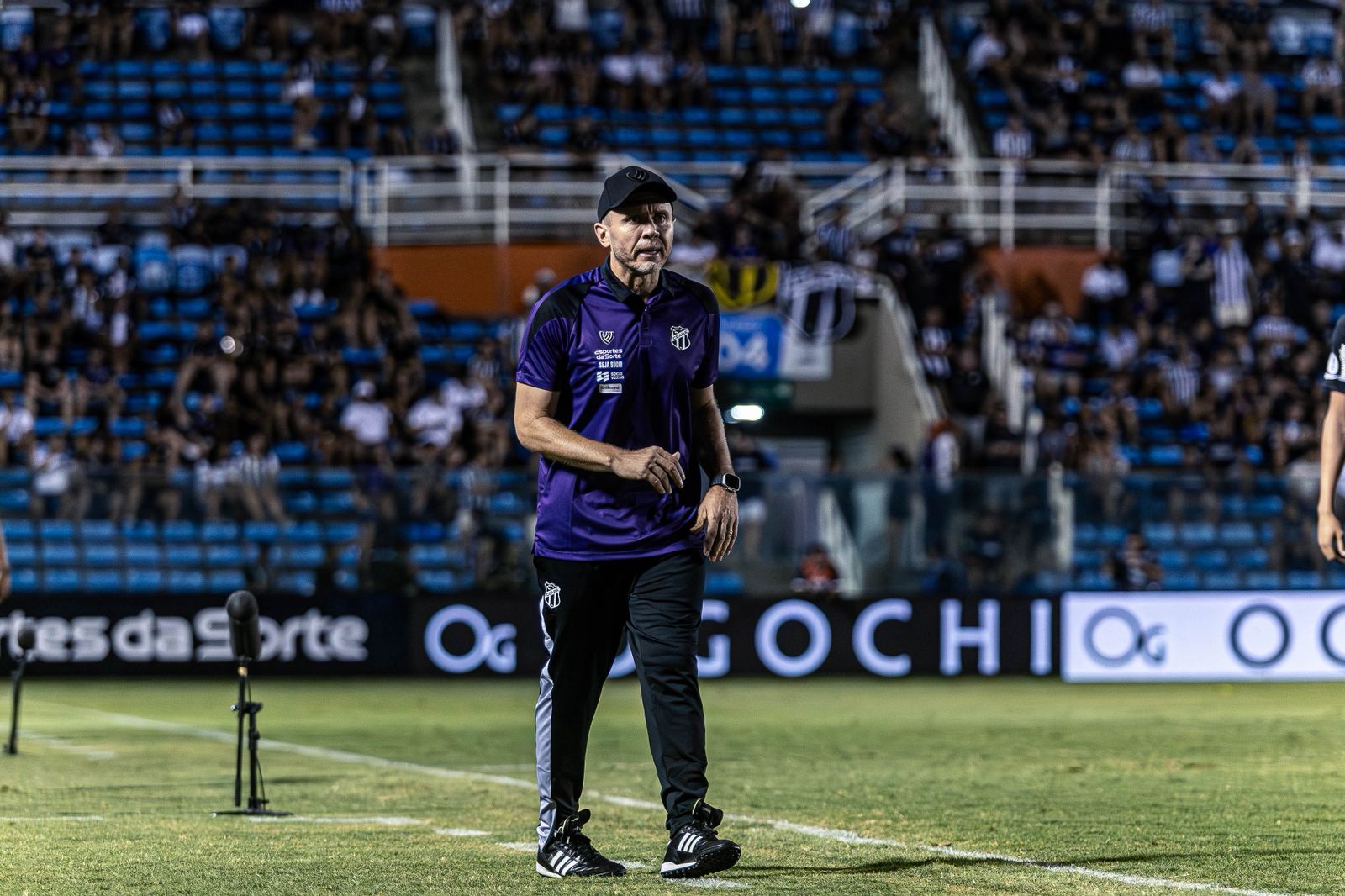 “Acredito em competição interna”, afirmou Mozart sobre variações no time titular neste começo de trabalho