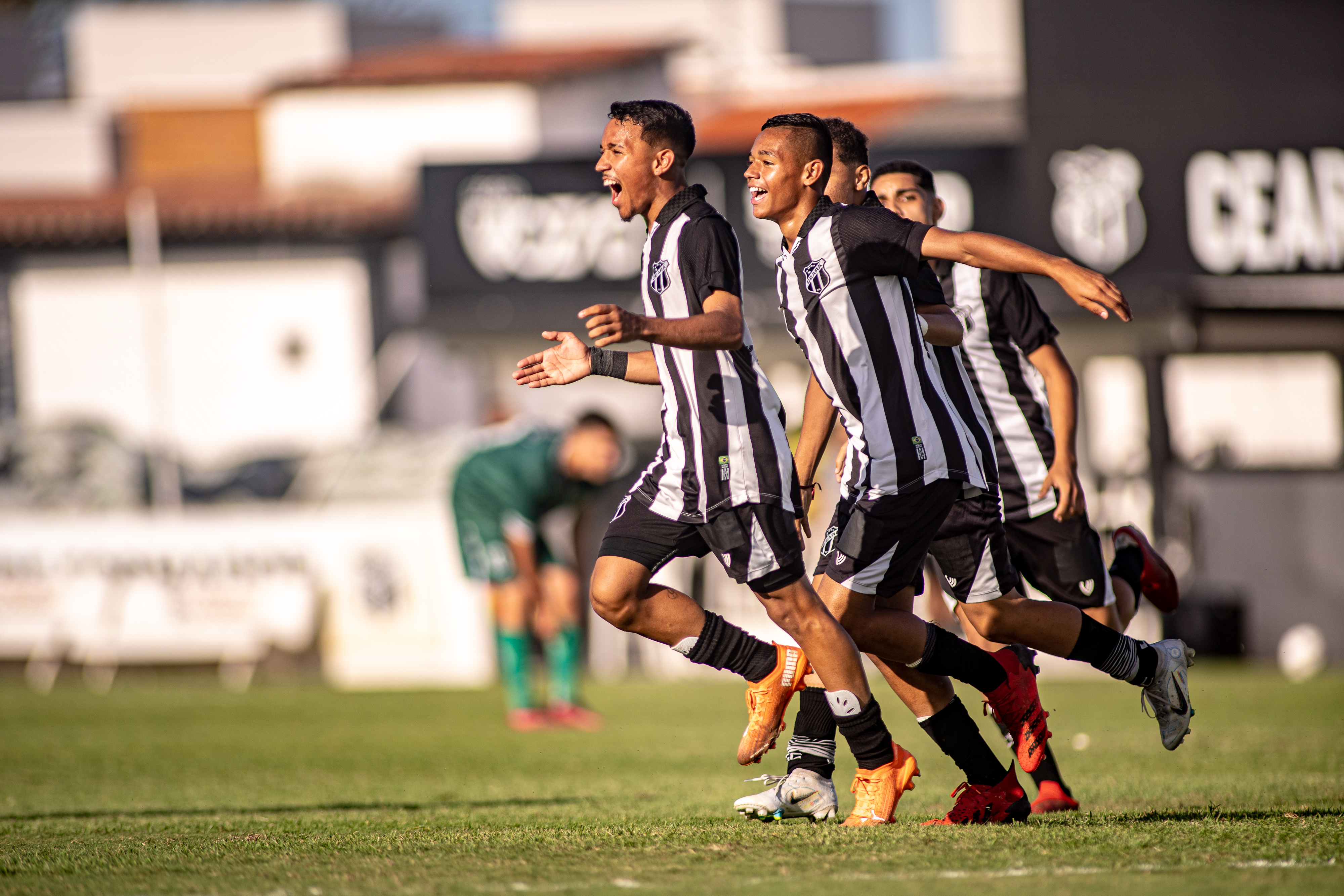 Ceará bate o Floresta e é campeão invicto da Copa Seromo Sub-15