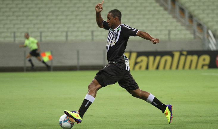 Com dores no tornozelo, Anselmo não vai enfrentar o Horizonte