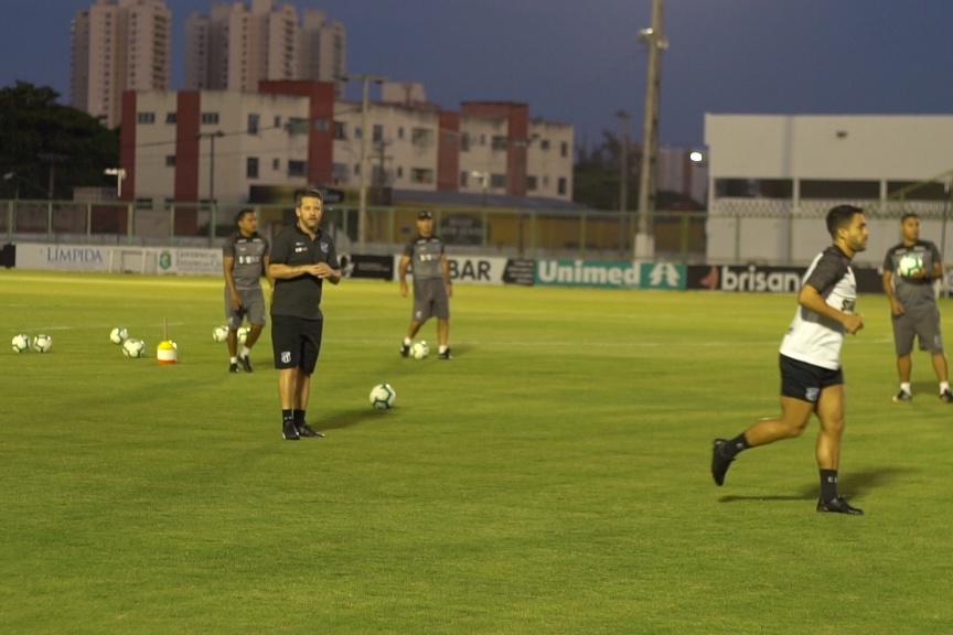 Após ser apresentado, Argel Fucks comanda primeiro treinamento no Vovozão